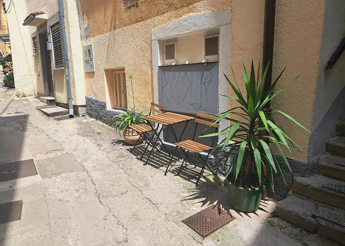Rona Apartment More